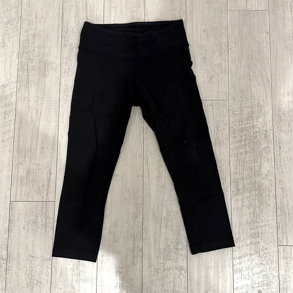 Lululemon black cropped leggings